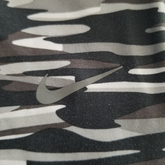 🩵 B2G1 EUC Nike Dri-Fit camo crop leggings - Picture 2 of 6